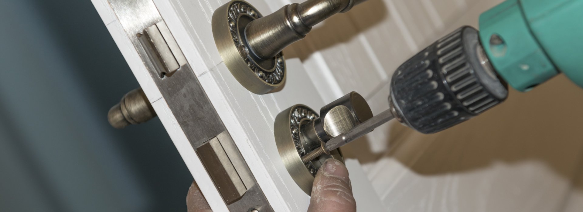 Lock-repair-hero